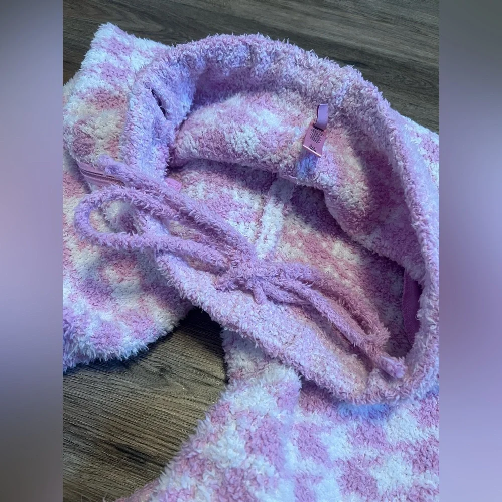 SKIMS Pink and White Pajama Set - Picture 15 of 15